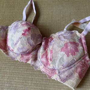 【新品未使用】 AMO'S STYLE by Triumph ブラジャー D80 花柄