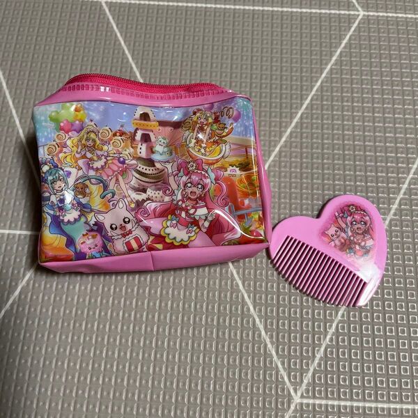 デリシャスパーティープリキュア ポーチとコームセット