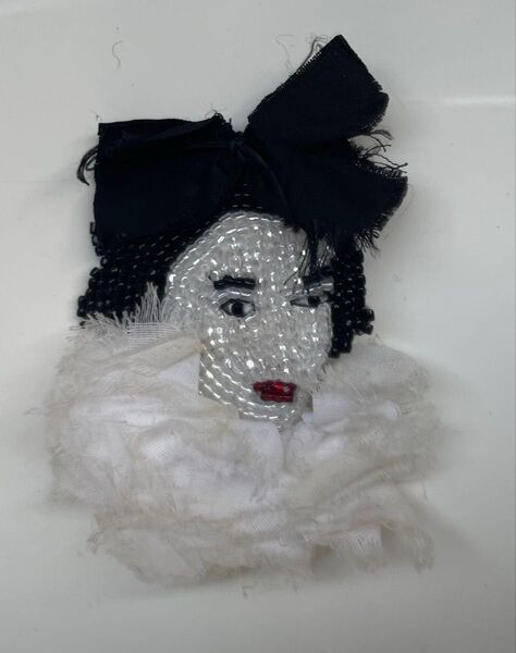 Marianne Batlle ビーズ刺繍ブローチ 2014