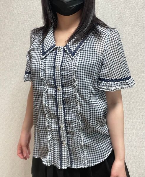 axes femme チェック柄フリル半袖ブラウス