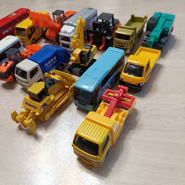 トミカTOMICA はたらくくるまコレクション18台