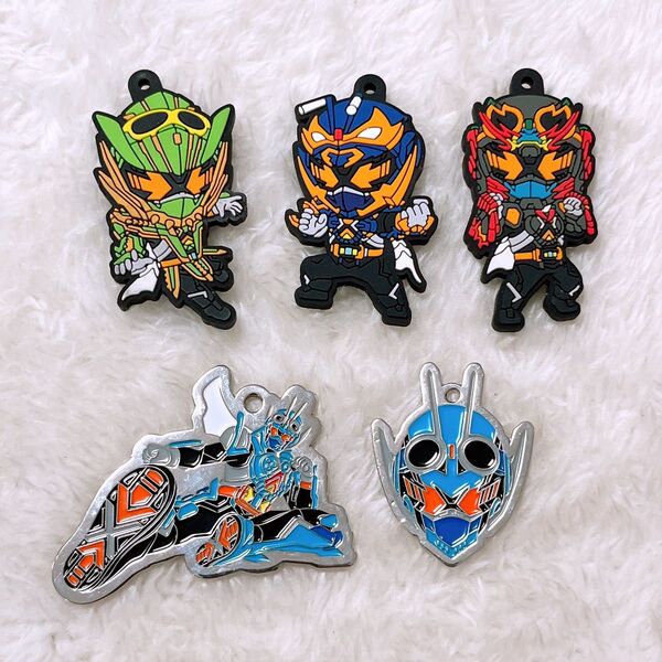 仮面ライダーガッチャード☆キーホルダー5点セット☆ ラバーキーホルダー メタル ガヴ好きな方にも