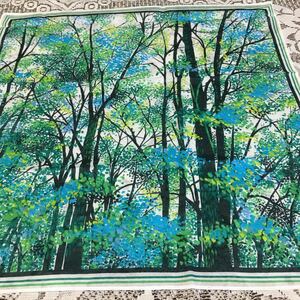 タグシールなし新品☆ブランド不明　レディースハンカチ 約40cm 風景画　樹林