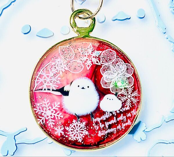 (2232)可愛いシマエナガ親子のキーホルダーです♪ハンドメイド レジン 鳥 雪の結晶 お花