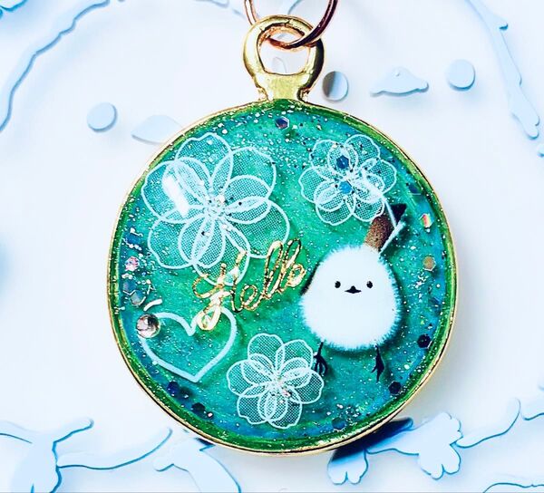 (2219)可愛いシマエナガのキーホルダーです♪ハンドメイド レジン 鳥 お花