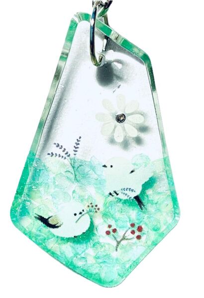 (1859)シマエナガとお花のキーホルダーです♪ハンドメイド レジン 鳥