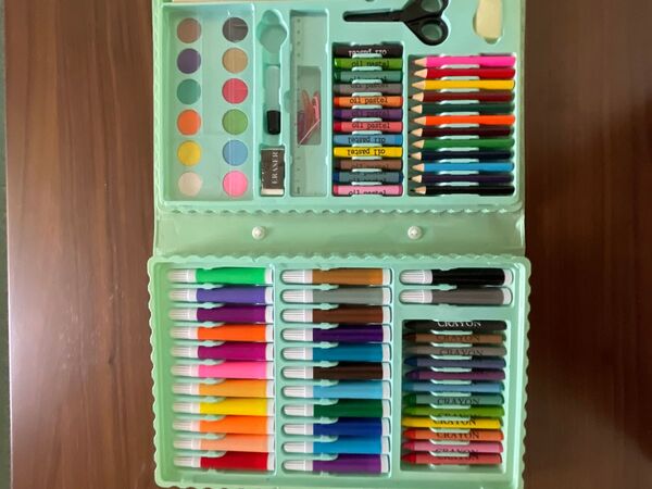 クレヨン 色鉛筆 絵の具 マジックペン クレパス ハサミ