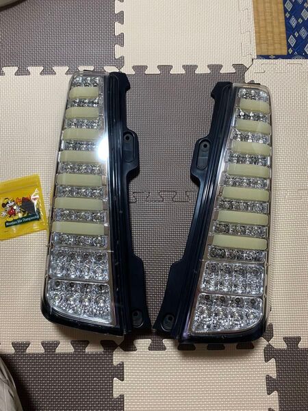 MH34S ワゴンR 社外 テールランプ LED 左右セット ヴァレンティ 左側にワレ欠けあり