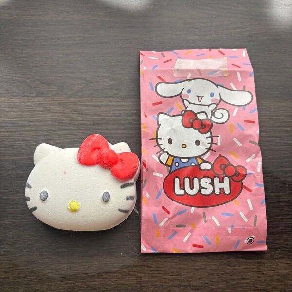 【新品未使用】LUSH キティ バスボム 袋付き ラッシュ