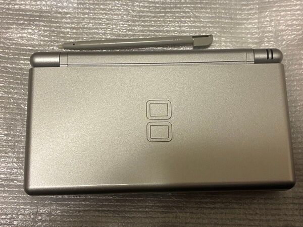 動作良好 外観超美品 ニンテンドーDS Lite 本体 USG-001 グロスシルバー 任天堂 液晶ヤケ 少し訳あり