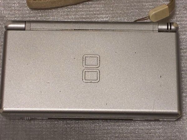 カセット起動確認ok ジャンク ニンテンドーDS Lite 本体 USG-001 グロスシルバー 任天堂 タッチペンなし