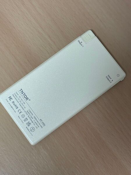 モバイルバッテリー 軽量 小型 5000mAh 超薄 6.8mm USB-C入出力 ライトニングケーブル内蔵