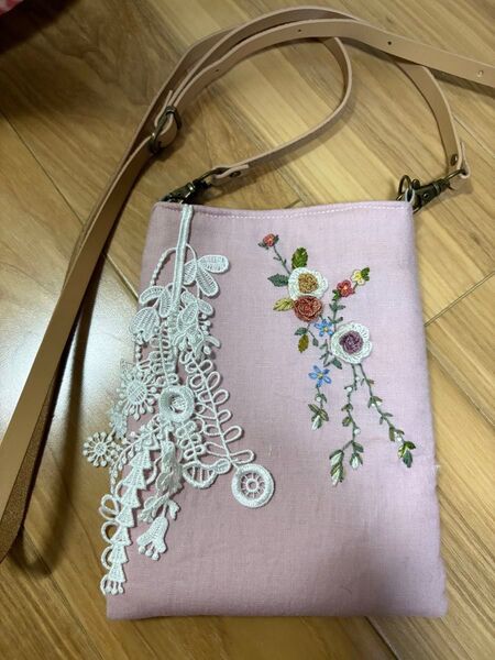 手刺繍・ハンドメイド/スマホ用ポシェット/スマホ用ショルダーバッグ/斜め掛け/お洒落な刺繍とレース/渋いピンク/かなりの美品!