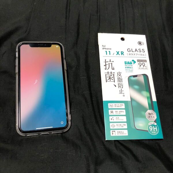 iPhoneXR 128gb au ホワイト 白 背面美品 使用可能なくらいの画面割れあり