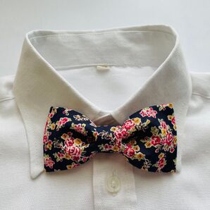 93.キッズ用蝶ネクタイ ネイビー 花柄