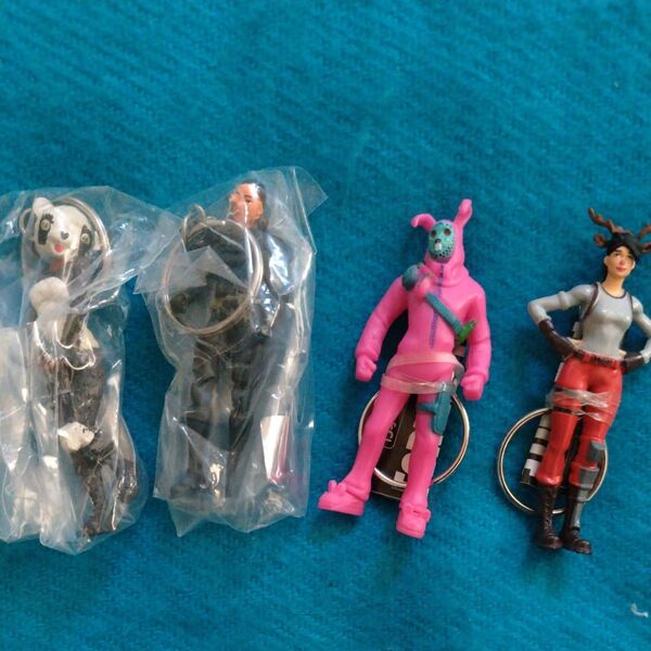 新品未使用未開封 FORTNITE フォートナイトフィギュアキーチェーン2&3 合計④種類セット 全5種中2種ずつ カプセルトイ