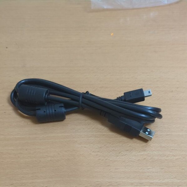1.5m USBケーブルminiB 未使用品