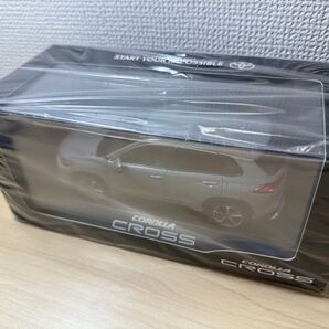 トヨタ カローラクロス 1/30 ミニカー セメントグレーメタリック