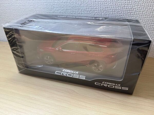 トヨタ カローラクロス 1/30 ミニカー センシャルレッドマイカ