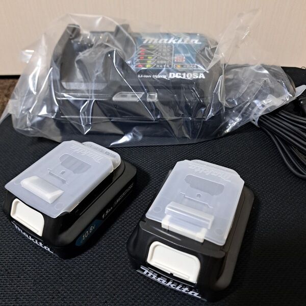 (☆∀☆)未使用です。マキタ 充電器DC10SA バッテリーBL1015 2個セット 新品10.8v