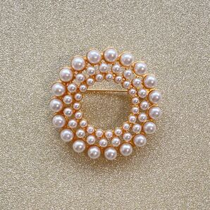トリプル サークル フェイクパール ブローチ ゴールド プレゼント フォーマル 〜 カジュアル 記念日 簡易ラッピング付き
