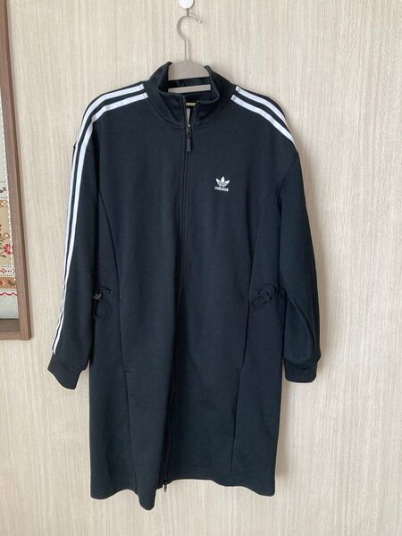 adidas トラックジャケットロング丈 ブラック