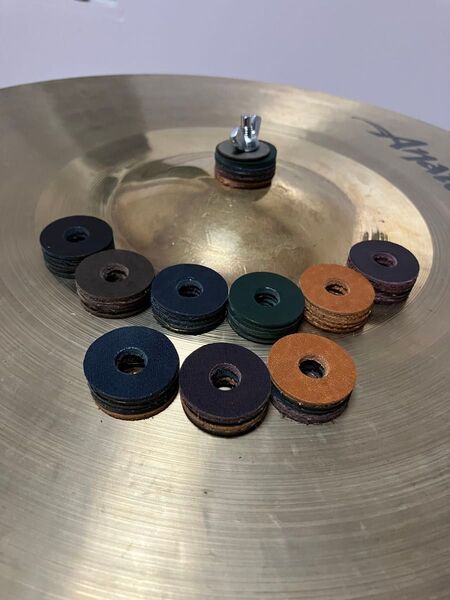 レザーシンバルワッシャー 4個 外径28mm×内径1.0mm 厚み1.3〜1.4cm カラー指定可 革ワッシャー ハンドメイド