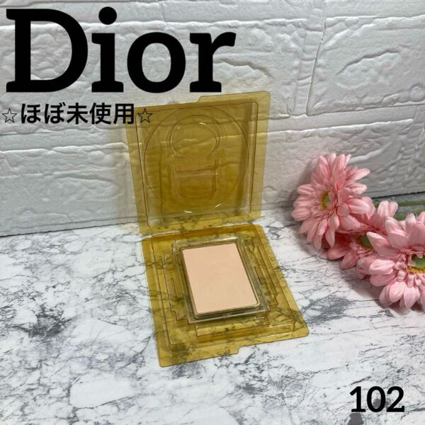 【Dior/パウダーファンデーション/ほぼ未使用】ディオールスキン ラスティングUV102
