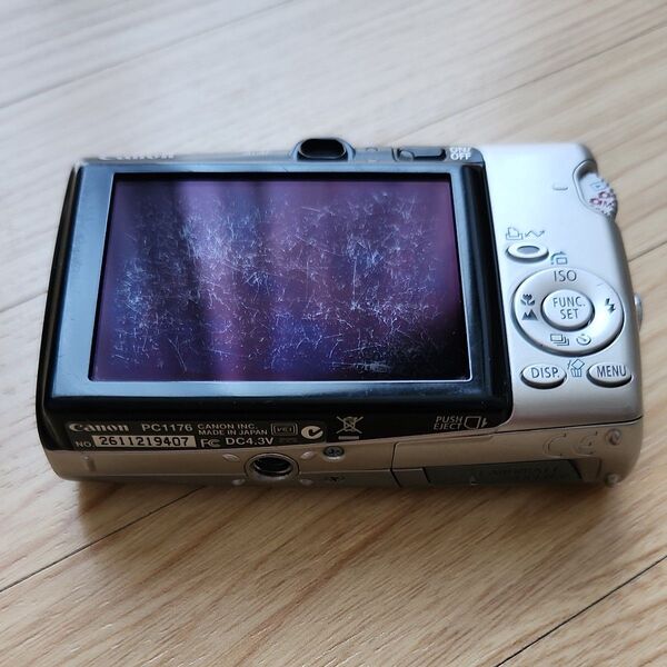 Canon IXYデジタル800ISシルバー 液晶画面傷あり