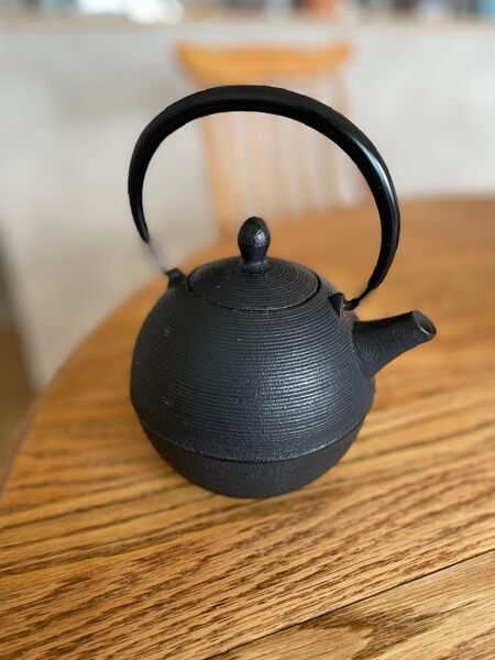 美品 日本製 藍花 鉄 急須 直火は不可 南部鉄器 ティーポット 紅茶 お茶