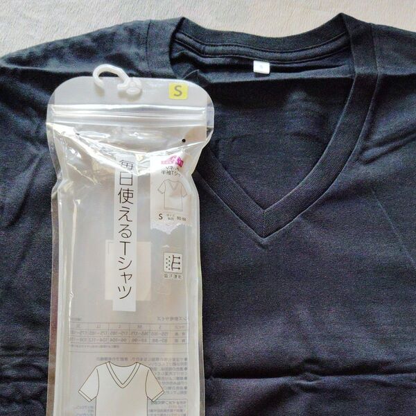 未使用 Tシャツ 無地 黒 V ネック メンズ S サイズ トップス 半袖 T シャツ 部屋着 インナー カットソー 夏服
