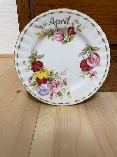 Royal Albert ロイヤルアルバート フラワーオブザマンス 4月 スウィートピー プレート 飾り皿 ケーキ皿などに