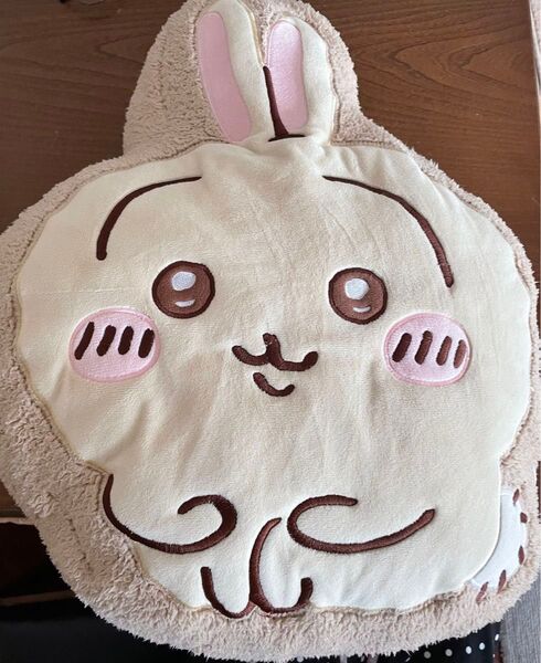 ちいかわ うさぎ クッション 素人採寸で 縦49センチ弱 横40センチ弱 厚さが18センチくらいです。