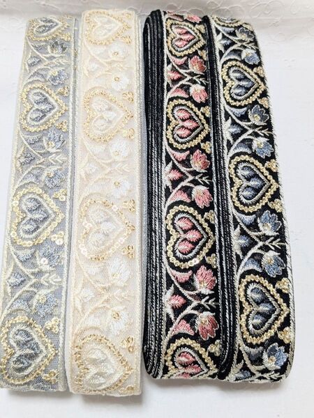 2900⇒2495円 インド刺繍リボンハート柄 1.5m×4本セット ハンドメイドなどに