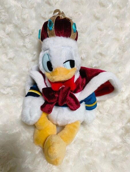 ディズニーストア.jp限定☆ドナルド ぬいぐるみキーホルダー・キーチェーン DONALD THE KING BIRTHDAY・新品