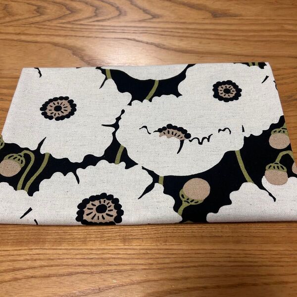 ケシの花 ブラック 綿麻キャンバス 生地 コットンこばやし cottonこばやし