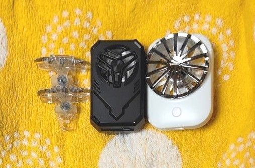 ペルチェと空冷 のスマホ冷却ファン と射撃ボタン コントローラー