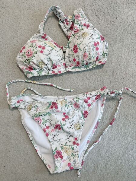 美品 花柄ビキニ