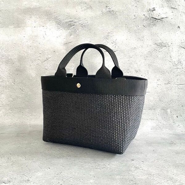 ハンドメイド ラフィア素材の2wayバッグ ブラック かごバッグ ショルダー紐付き
