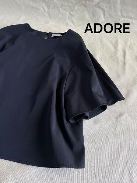 ADOREフレアスリーブバックタックブラウス