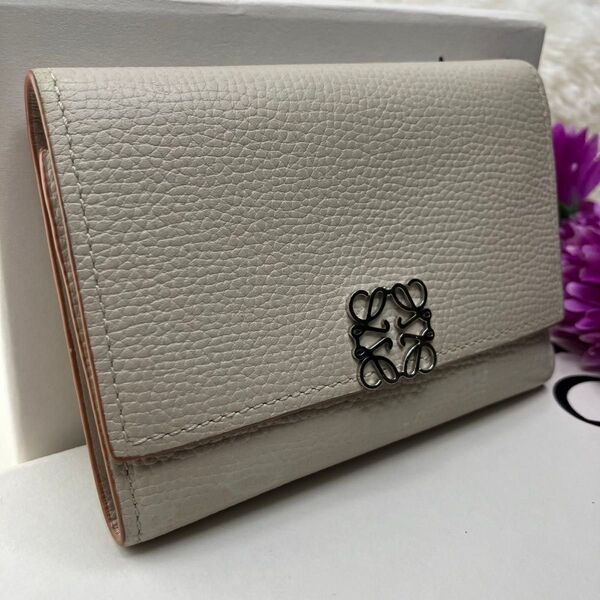 LOEWE トライフィールド アナグラム 三つ折り財布 ベージュ