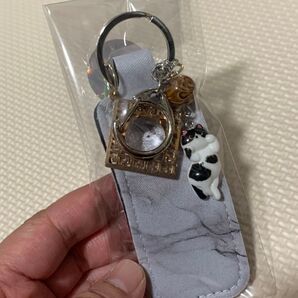 ハンドメイド キーホルダー 猫チャーム グレー