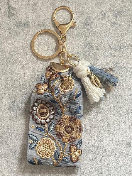 NO.16 インド刺繍リボンタッセル キーホルダー バックチャーム