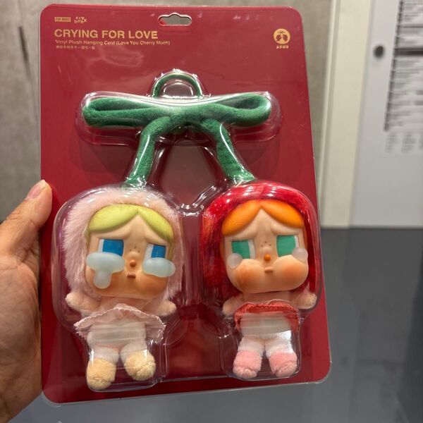 ポップマート CRYBABY Crying For Love ぬいぐるみペンダント Love You Cherry Much