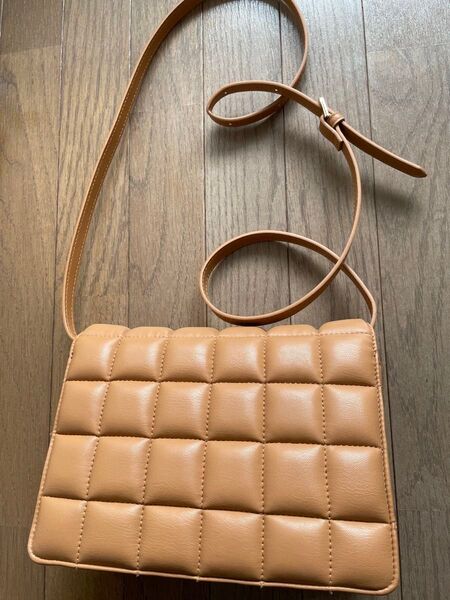 H&Mキルティングショルダーバッグ
