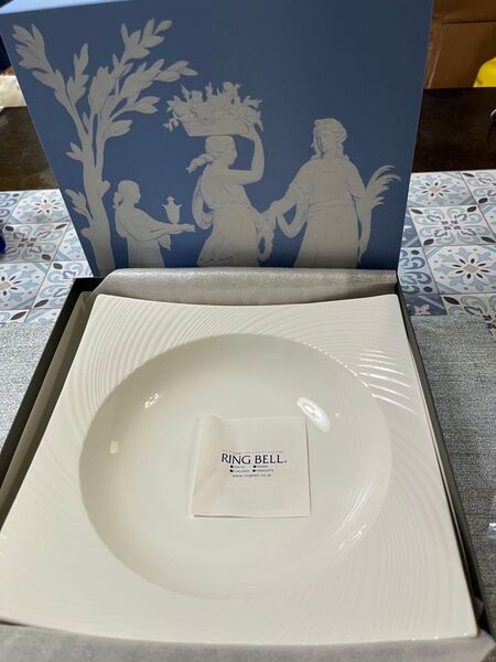 【新品】WEDGWOOD スクエアプレート大皿 ホワイト
