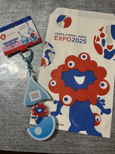 【新品】大阪万博 EXPO 2025 ミャクミャク パカッとアクリルキーホルダー雫(紙袋付き)
