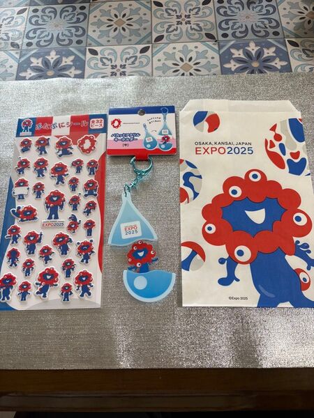 【新品】大阪・関西万博 ぷにぷにシール(完売品)&アクリルキーホルダー雫(紙袋付き)セット