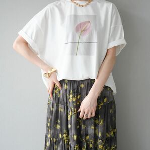 新品・未使用!残り一点!フラワーフォトビッグTシャツ/ オフ1 lumier リュミェ