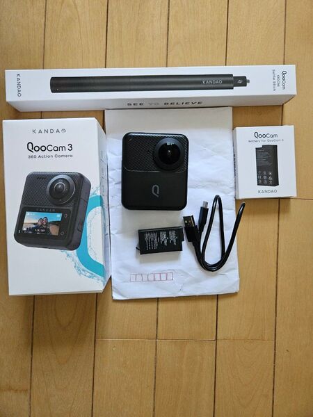 QooCam 3 360度アクションカメラ 予備バッテリー・自撮り棒付き
